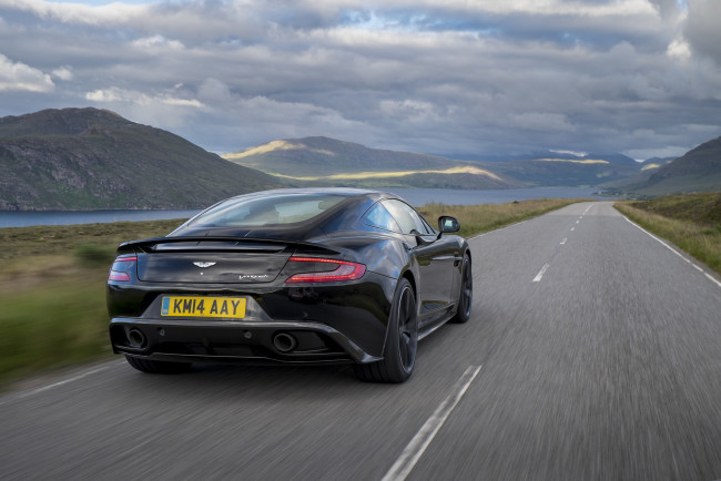 Обои картинки фото автомобили, aston martin, 2014г, темный, carbon, black, vanquish, aston, martin