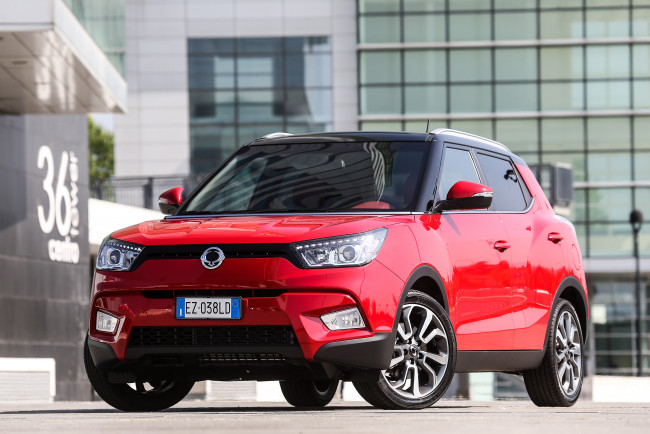 Обои картинки фото автомобили, ssang yong, красный, 2015г, tivoli, ssangyong