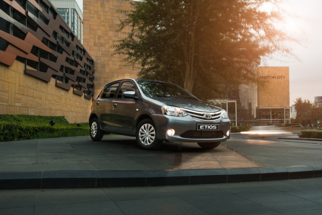 Обои картинки фото автомобили, toyota, 2015г, hatchback, za-spec, etios