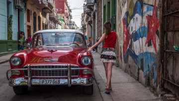 Картинка автомобили -авто+с+девушками chevrolet