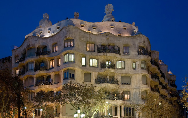 Обои картинки фото города, барселона , испания, оригинальная, архитектура