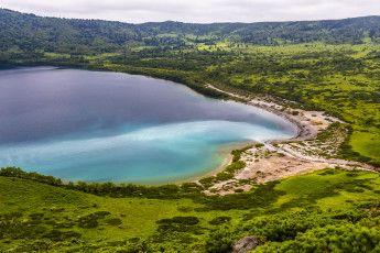 Картинка кунашир природа реки озера озеро курилы горячее