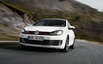 Картинка автомобили volkswagen шоссе golf gti белый трасса дорога vw скорость