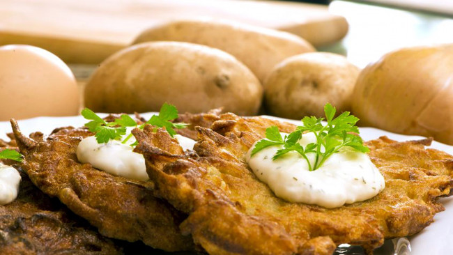 Обои картинки фото еда, картофель, сметана, драники