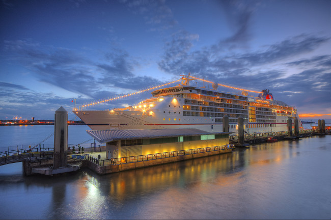 Обои картинки фото europa 2 in liverpool, корабли, лайнеры, лайнер, круиз