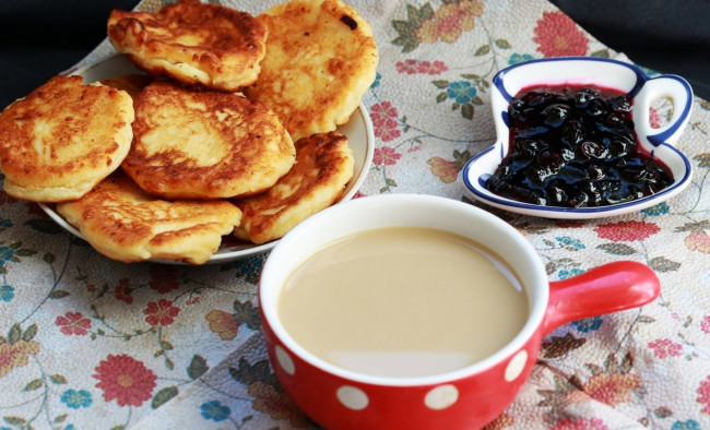 Обои картинки фото еда, блины,  оладьи, варенье, выпечка, кофе, оладьи