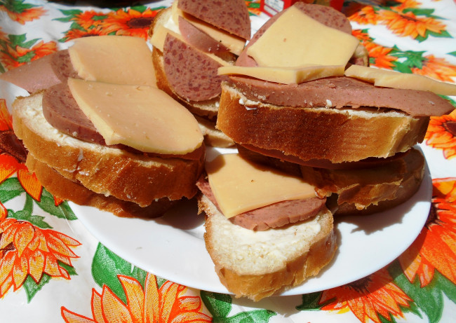 Обои картинки фото еда, бутерброды,  гамбургеры,  канапе, сыр, хлеб, колбаса
