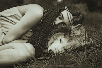 Картинка календари компьютерный+дизайн собака девушка вместе лежать взгляд