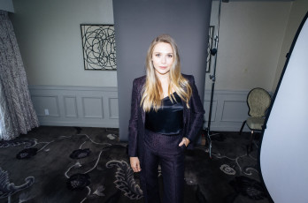 Картинка девушки elizabeth+olsen картина ковер костюм блондинка актриса