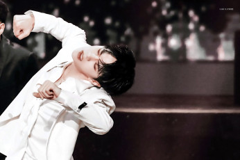 Картинка мужчины wang+yi+bo ван ибо танец