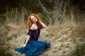 Картинка девушки -+рыжеволосые+и+разноцветные рыжая блузка юбка