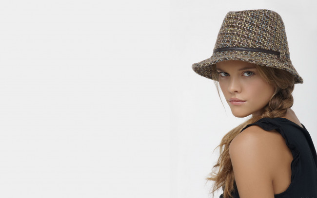 Обои картинки фото девушки, nina agdal, лицо, шляпа, коса