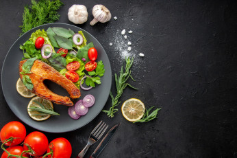 Картинка еда рыбные+блюда +с+морепродуктами чеснок лимон жареная рыба помидоры зелень