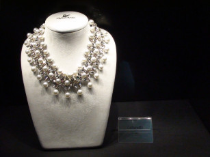 Картинка бренды swaroski колье