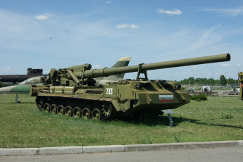 Картинка техника военная музей самоходка самолет трава дорога небо