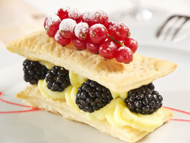 Обои картинки фото еда, пирожные, кексы, печенье, пирожное, ягоды