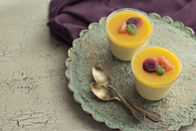 Обои картинки фото еда, мороженое, десерты, ложки, ягоды, десерт