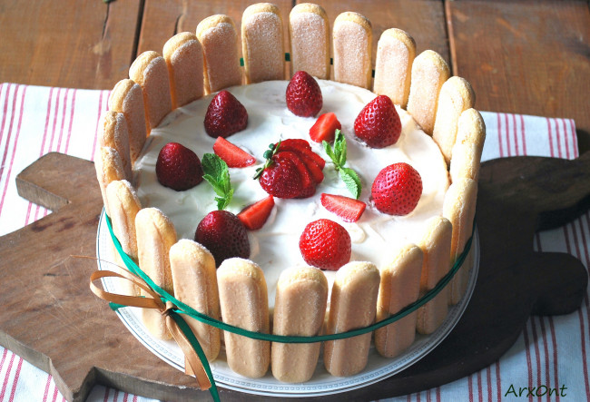 Обои картинки фото еда, пирожные, кексы, печенье, клубника