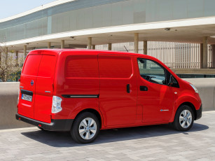 Картинка автомобили nissan datsun e-nv200 van 2014г красный