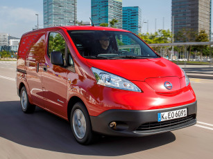 Картинка автомобили nissan datsun e-nv200 van 2014г красный