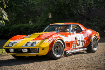 обоя chevrolet corvette, автомобили, corvette, автопробег, выставка, автошоу