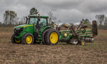 Картинка john+deere+7200r+during+the+rain техника тракторы сша джон дир фирма