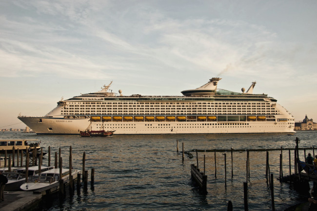 Обои картинки фото корабли, лайнеры, круиз, венеция