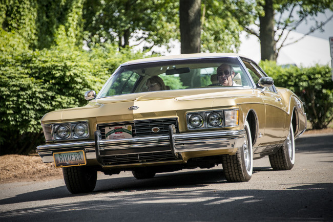 Обои картинки фото buick riviera, автомобили, buick, выставка, автопробег, автошоу