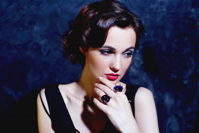 Обои картинки фото девушки, -unsort , лица,  портреты, кольца