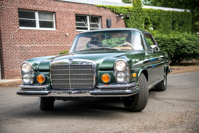 Обои картинки фото mercedes-benz se, автомобили, mercedes-benz, выставка, автопробег, автошоу