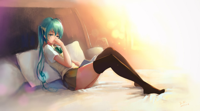 Обои картинки фото аниме, vocaloid, sombernight, арт, девушка, постель, подушки