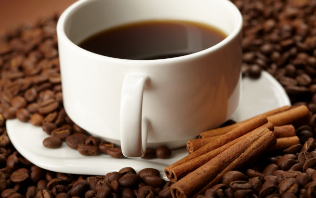 Обои картинки фото еда, кофе,  кофейные зёрна, корица, зерна, чашка