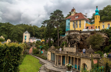 Картинка города -+памятники +скульптуры +арт-объекты деревья здания тучи