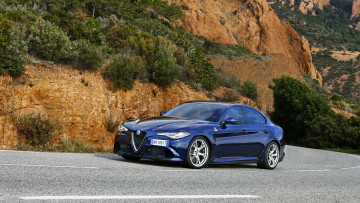 обоя alfa romeo giulia quadrifoglio 2017, автомобили, alfa romeo, alfa, romeo, quadrifoglio, giulia, 2017