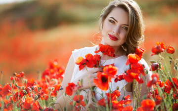 Картинка девушки -unsort+ брюнетки +шатенки боке маки девушка цветы руки взгляд венок
