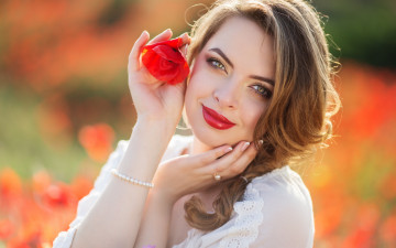 Картинка девушки -unsort+ брюнетки +шатенки венок боке девушка маки руки цветы взгляд