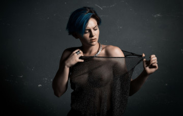 Картинка девушки -unsort+ брюнетки +шатенки фон взгляд девушка lara+croft