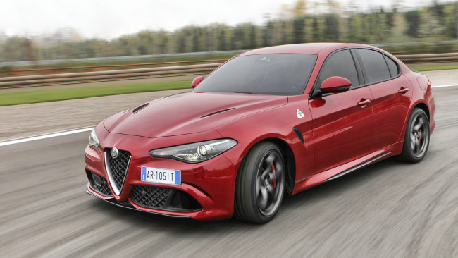 Обои картинки фото alfa romeo giulia quadrifoglio 2017, автомобили, alfa romeo, 2017, giulia, quadrifoglio, alfa, romeo