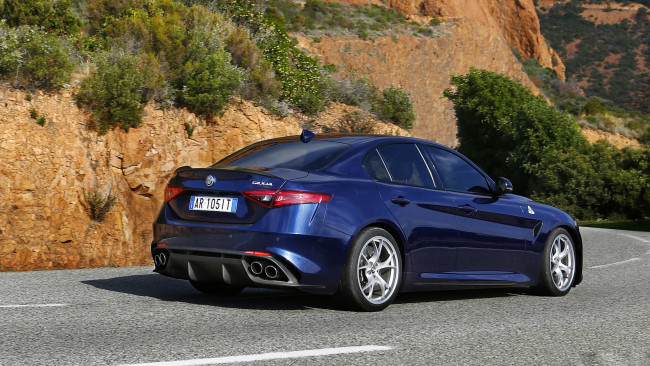 Обои картинки фото alfa romeo giulia quadrifoglio 2017, автомобили, alfa romeo, quadrifoglio, giulia, alfa, romeo, 2017