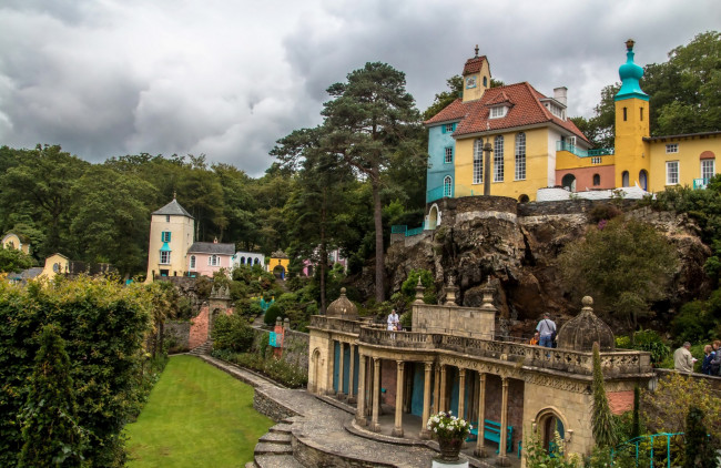 Обои картинки фото города, - памятники,  скульптуры,  арт-объекты, деревья, здания, тучи