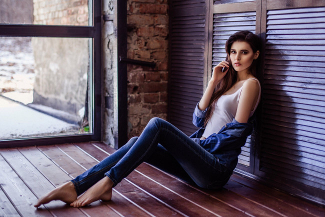 Обои картинки фото девушки, -unsort , брюнетки,  шатенки, фон, взгляд, девушка