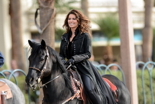 Обои картинки фото музыка, shania twain, наездница, лошадь