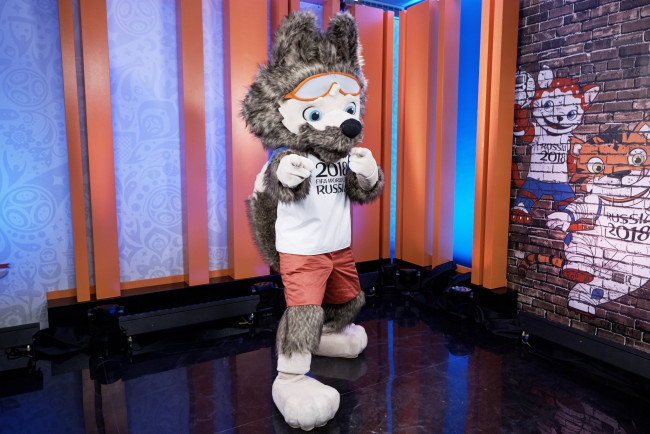 Обои картинки фото разное, - другое, граффити, стена, забивака, волчонок, футбол