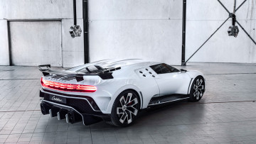 обоя bugatti centodieci 2020, автомобили, bugatti, centodieci, 2020, французкий, крутой, гиперкар, с, очень, большим, сердцем