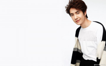 Картинка мужчины wang+yi+bo актер певец кофта