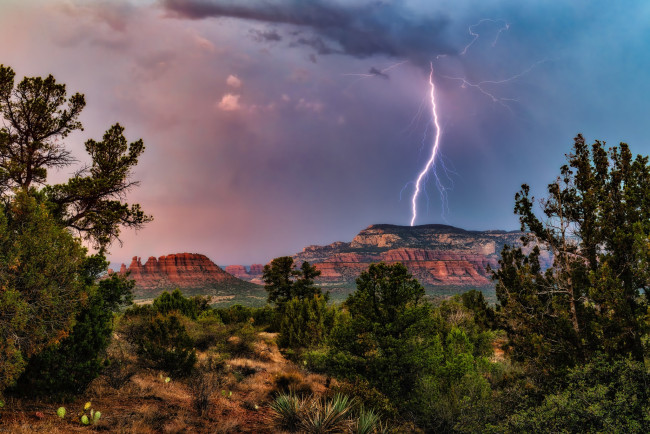 Обои картинки фото arizona, sedona, bear mountain, природа, молния,  гроза, bear, mountain
