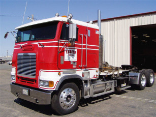 Картинка автомобили freightliner