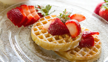 Картинка еда мороженое +десерты вафли клубника