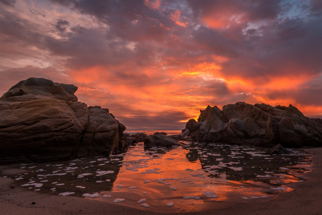 Обои картинки фото природа, побережье, заря, тучи, скалы, океан