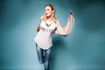 Картинка девушки -unsort+ блондинки джинсы кофта футболка блондинка модель